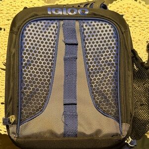Igloo Black and Blue Kids Lunchbox